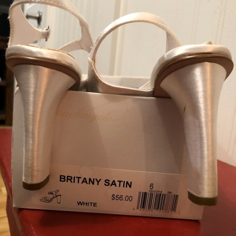 Michaelangelo Britney Satin white heel sandals, 3.75 inch heels, Size 6M - Picture 4 of 7